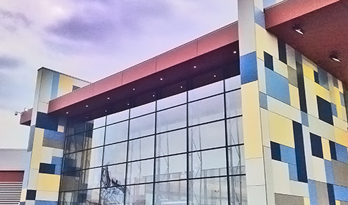 Ventilated façade for shopping centers